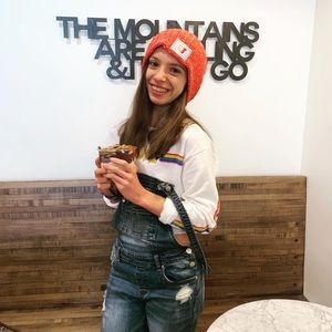 Meet your Posher, Olivia